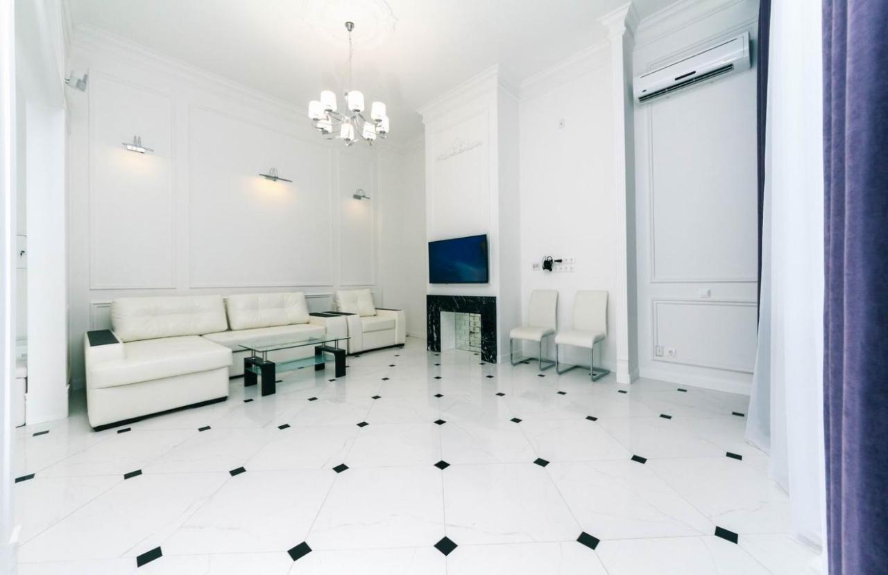 VIP near Premier Palace&Arena city Kiev Exterior foto