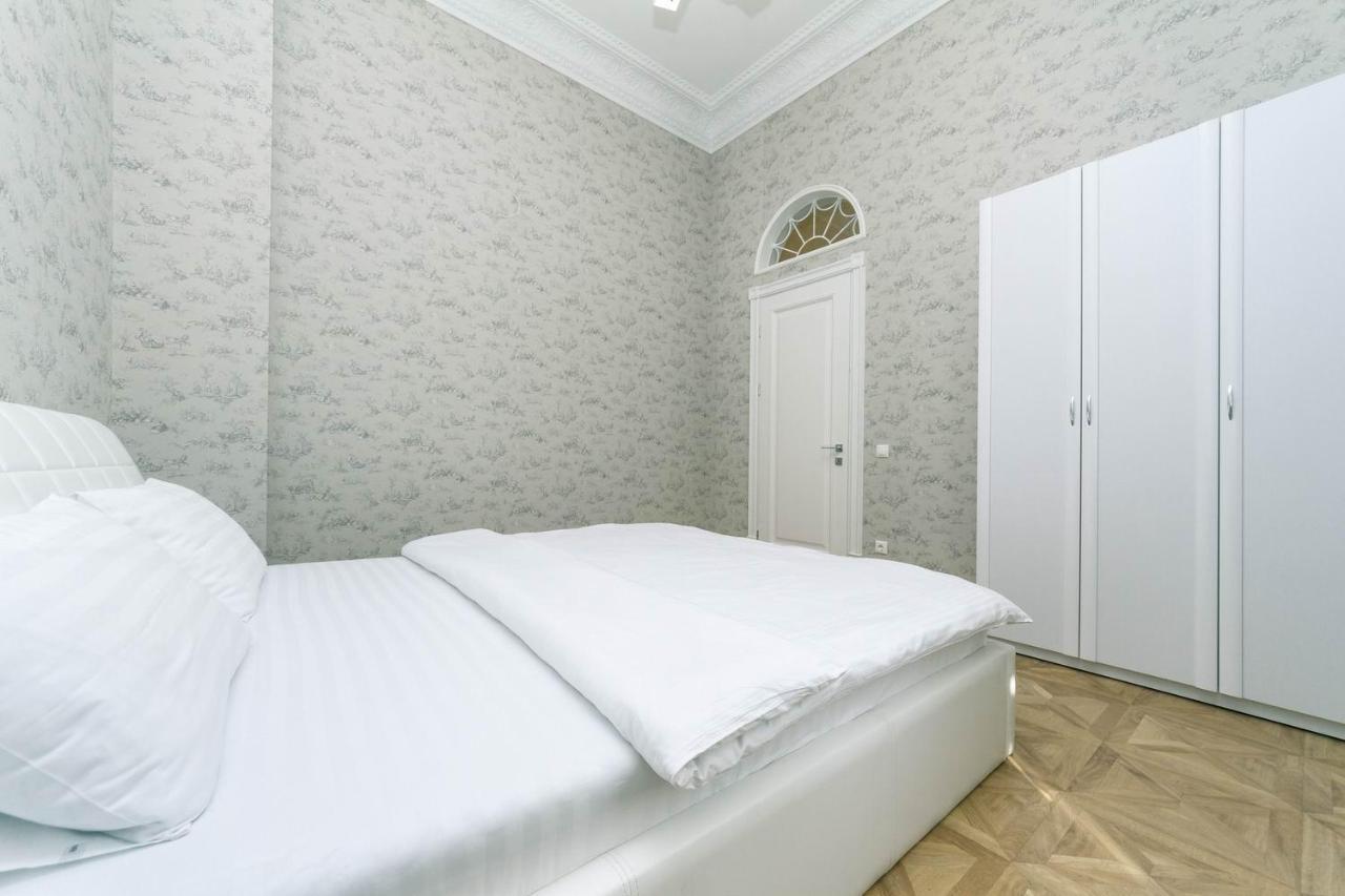 VIP near Premier Palace&Arena city Kiev Exterior foto